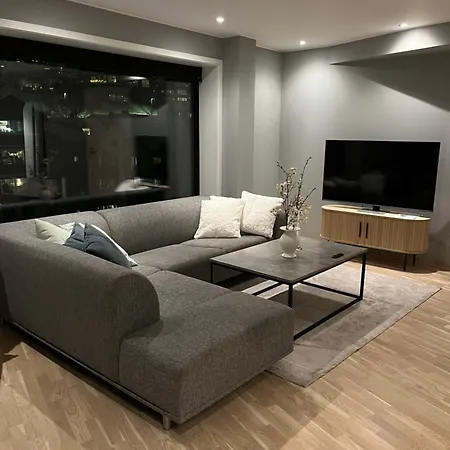 Center 7th Floor With Beautiful View 2 Bedroom Free Parking *