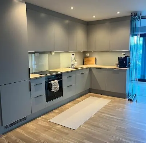 Center 7th Floor With Beautiful View 2 Bedroom Free Parking 트롬쇠