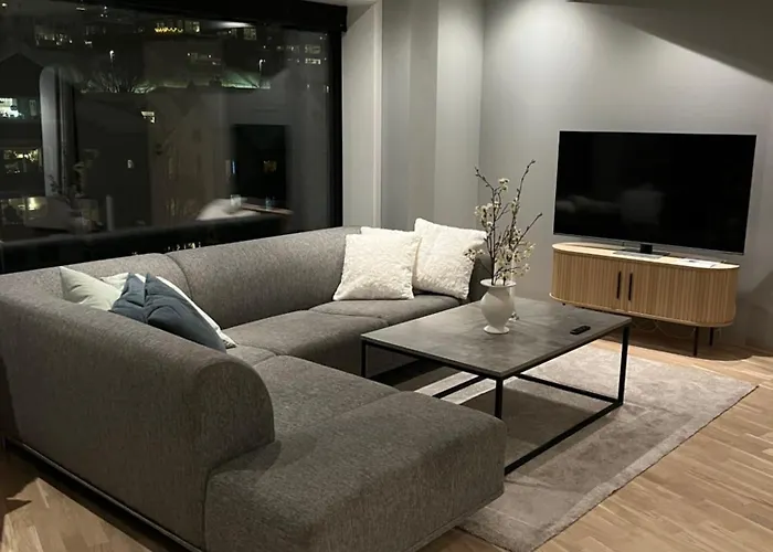 Center 7th Floor With Beautiful View 2 Bedroom Free Parking *